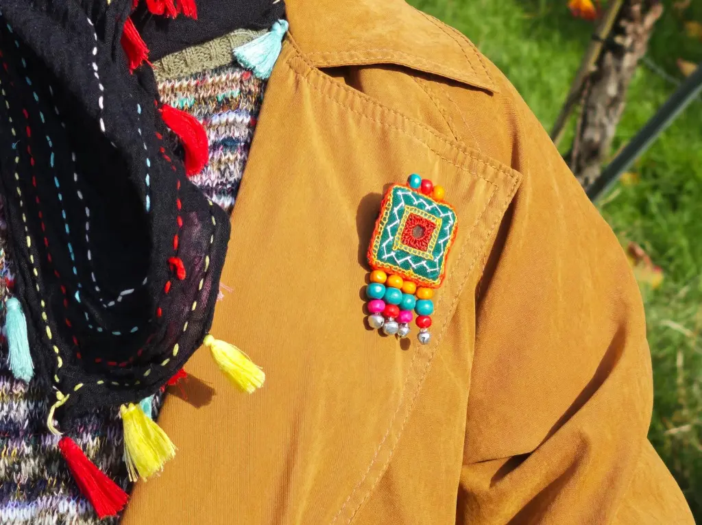 _1 green portal brooch2.webp