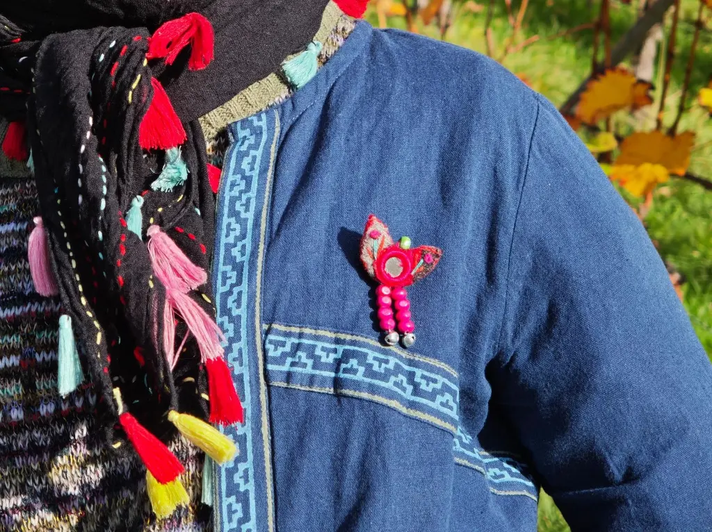 _4 Pink moon brooch2.webp