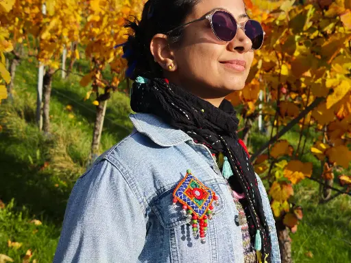 Brooch - Shiny Kite (2 color options)